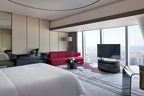 Deluxe King Room with City View