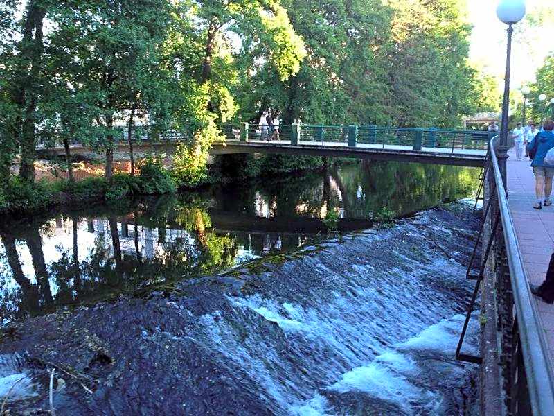 Pensión-Albergue Puente Ribeira
