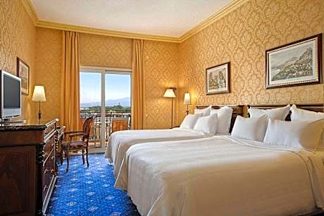 Deluxe Top Floor, Guest Room, 2 Twin, Partial Sea View, Top Floor, Balcony