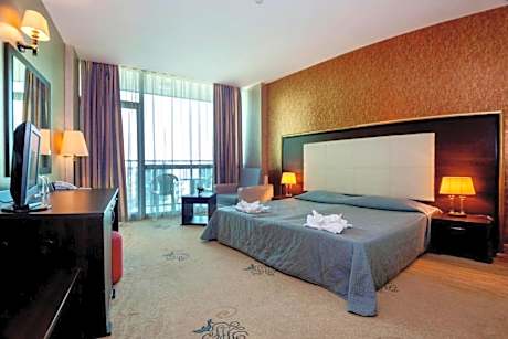 Double or Twin Room with Sea View