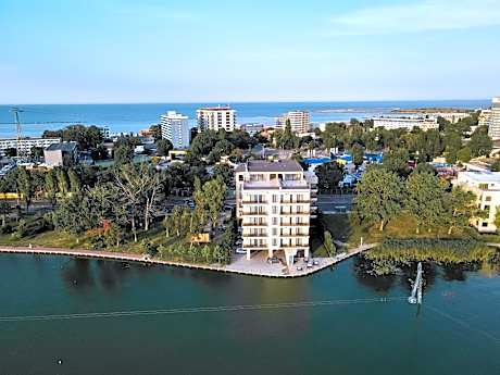 Solid Magic Apart Hotel