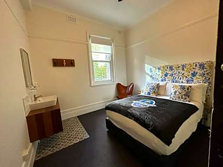 2nd Floor Double room with Shared Bathroom