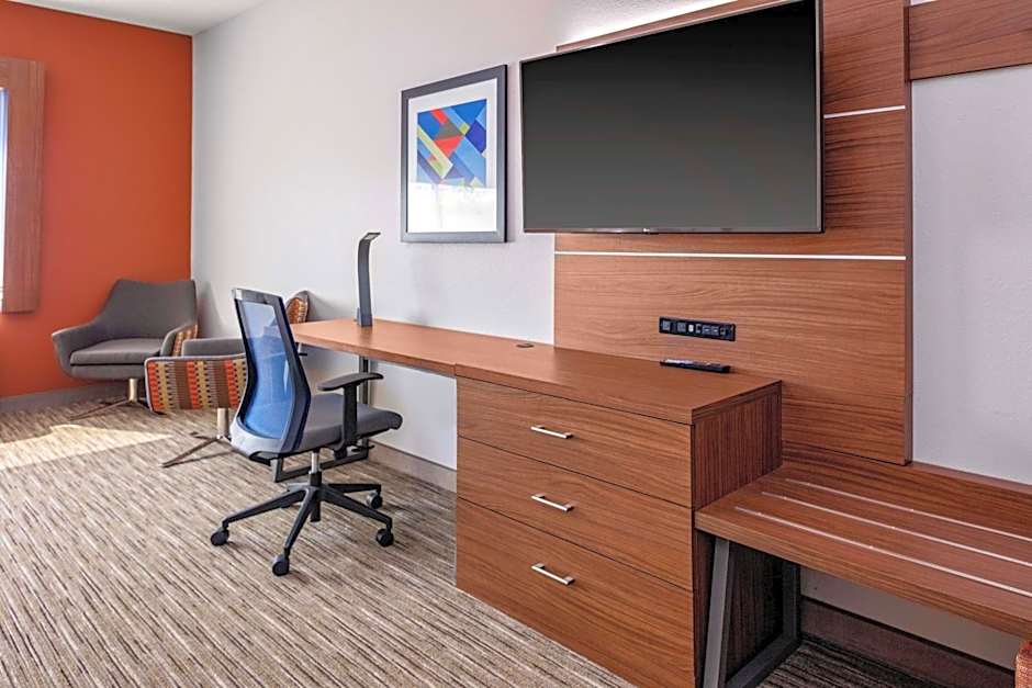 Holiday Inn Express And Suites Madison By IHG