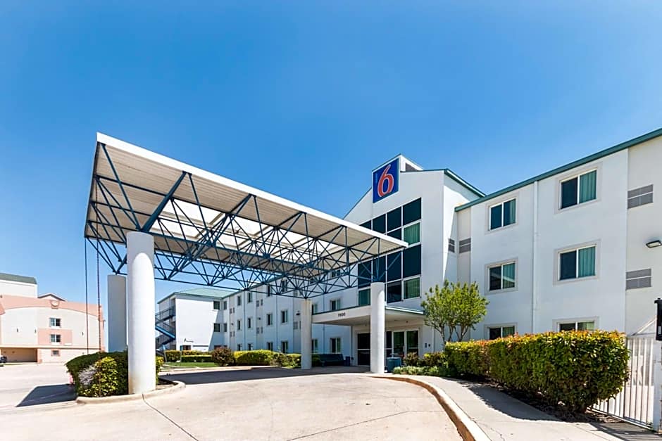 Motel 6 Irving, TX - DFW Airport North