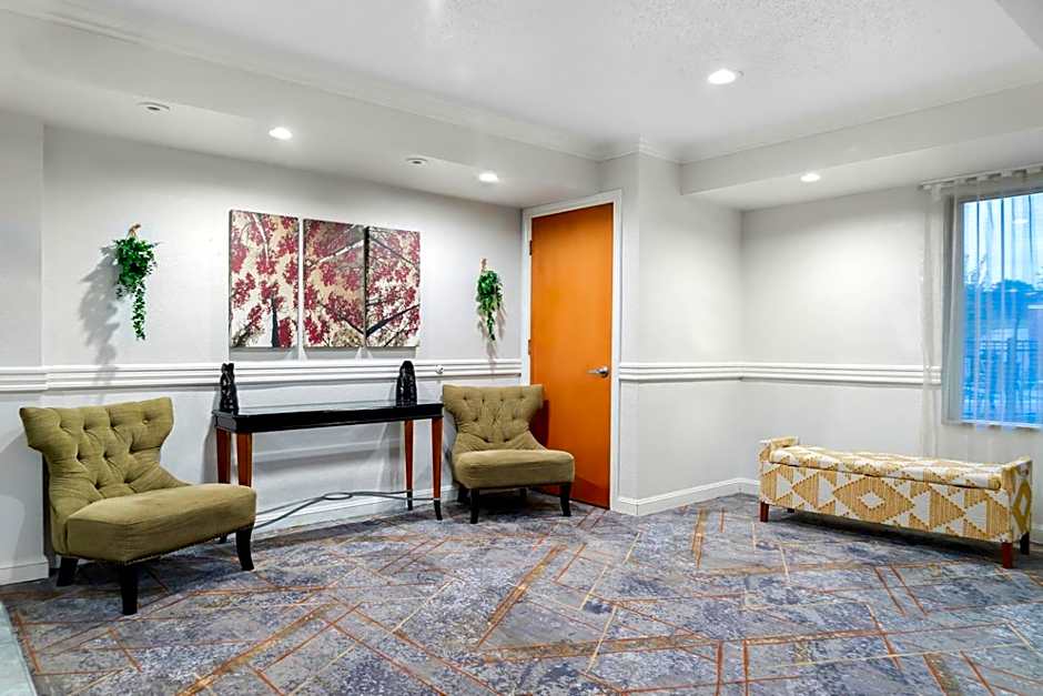 HomeTowne Studios Auburn Hills