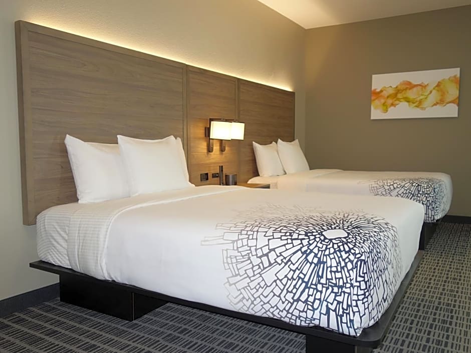 La Quinta Inn & Suites by Wyndham San Antonio Alamo City
