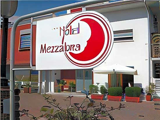 Hotel Mezzaluna