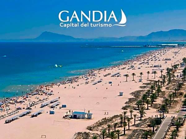 Hugo Beach Hotel & Apartments