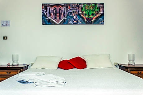 Basic Triple Room with Shared Bathroom