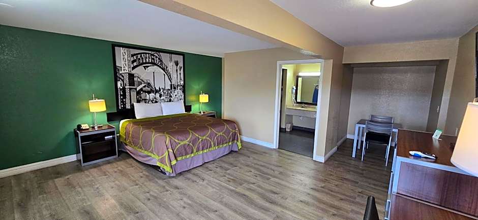 Super 8 by Wyndham Kingsville