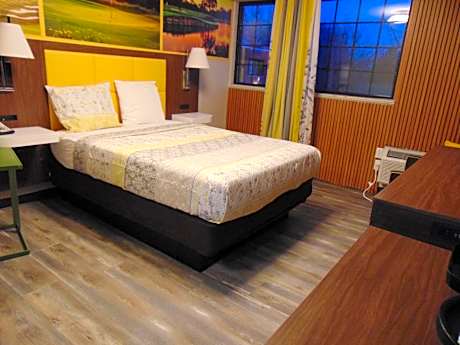 One Queen Accessible