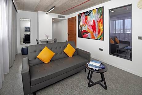 Suite with Hot Tub