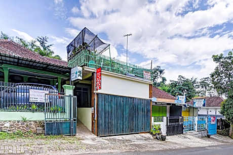 OYO Life 90879 Ara Predator Funpark