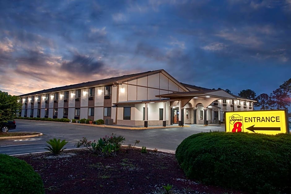 Super 8 by Wyndham Waycross GA