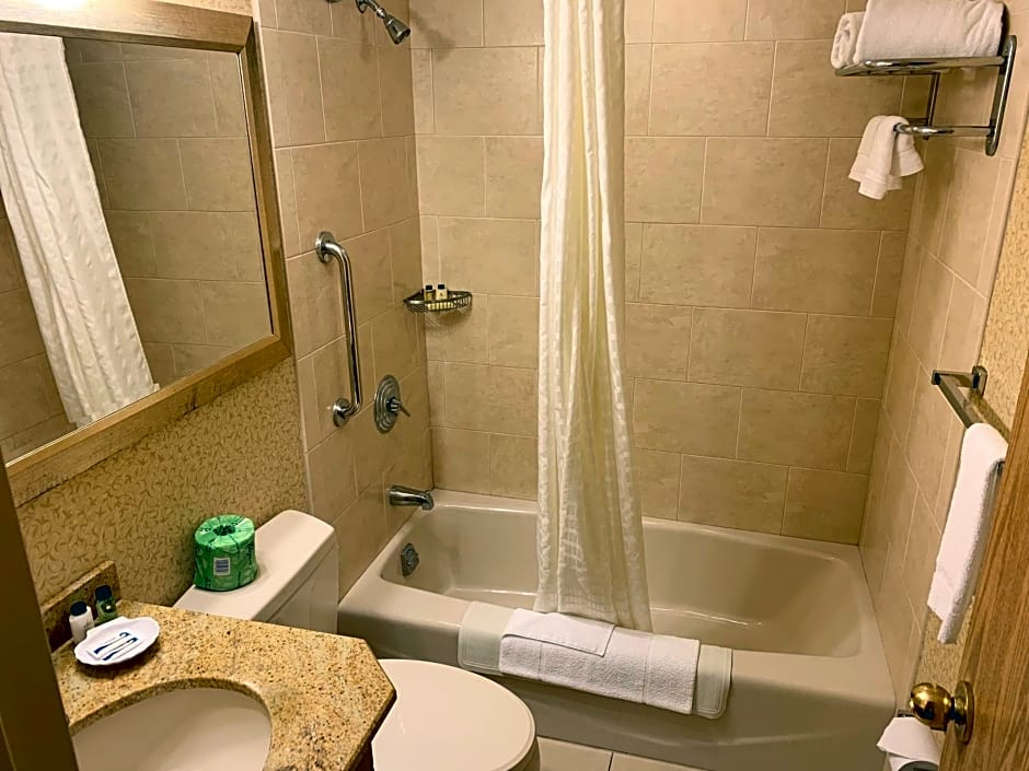 Five Towns Inn - JFK Airport
