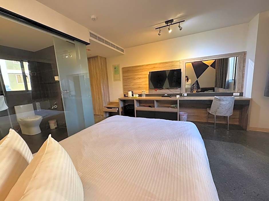 Travel Light Hotel