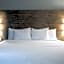 Rodeway Inn & Suites near Outlet Mall - Asheville