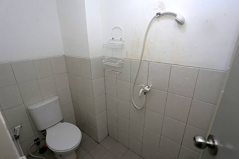 Collection O 93750 Luxury Rooms @ Urbantown Serpong