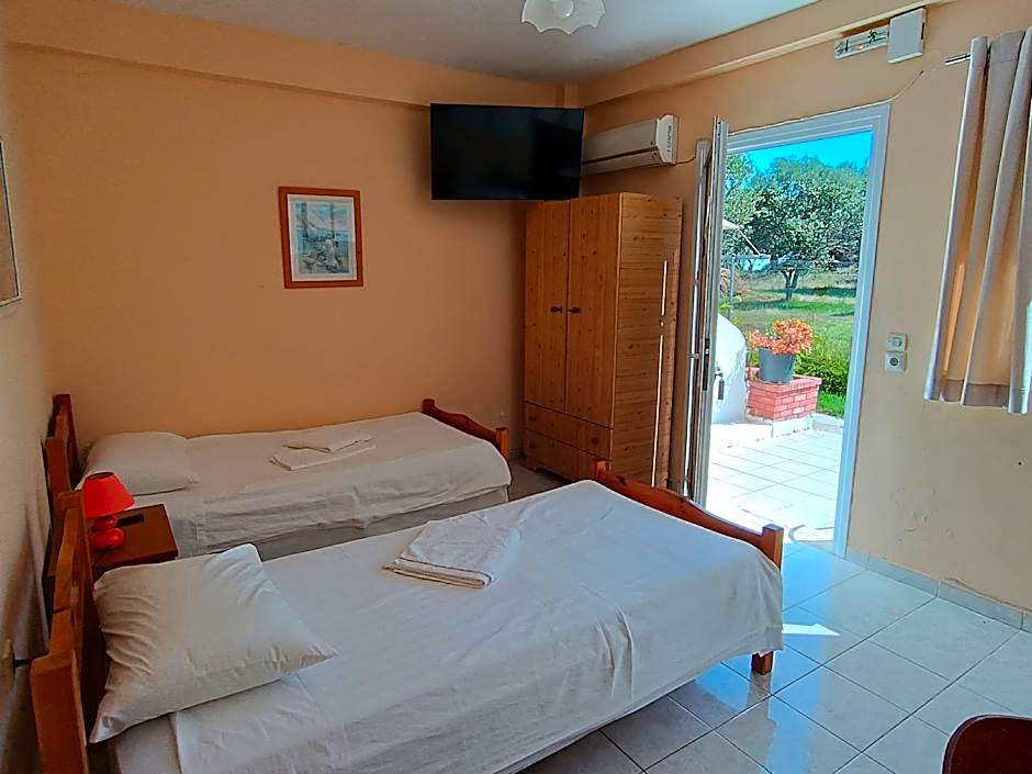 Pythos Studios & Appartments