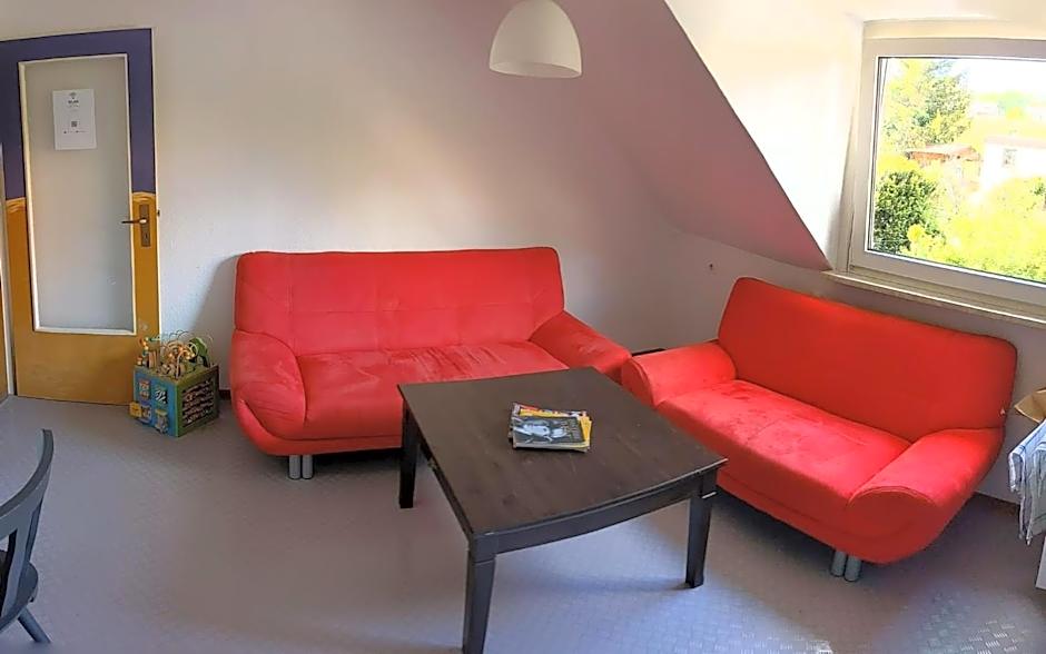 Monkey Factory - Mini Home-Stay Hostel