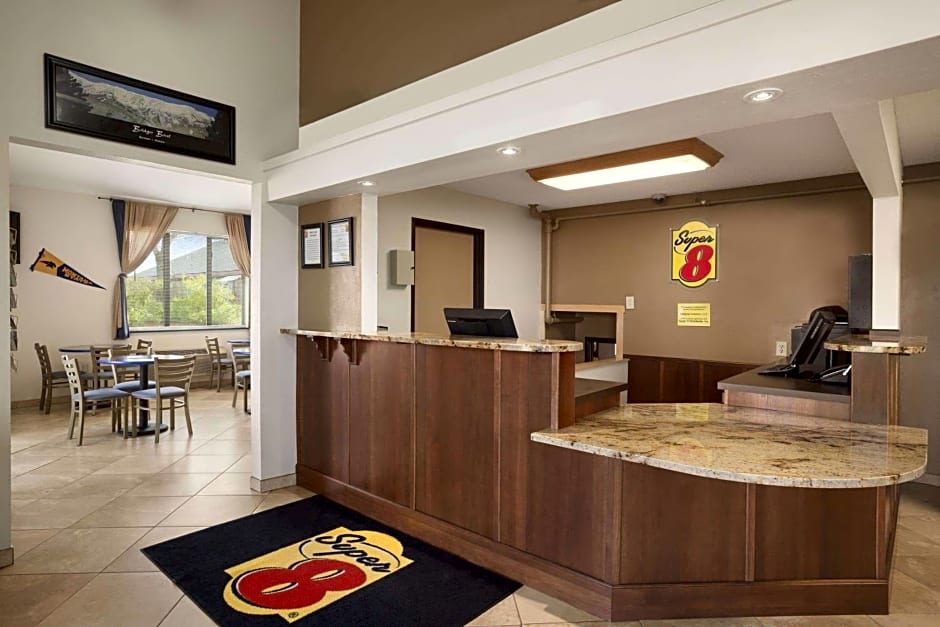 Super 8 by Wyndham Bozeman