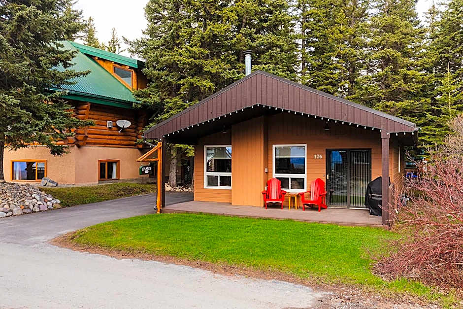 Overlander Mountain Lodge