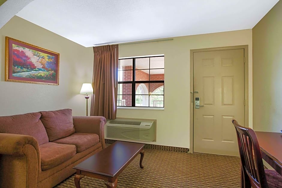 Super 8 by Wyndham Cabot