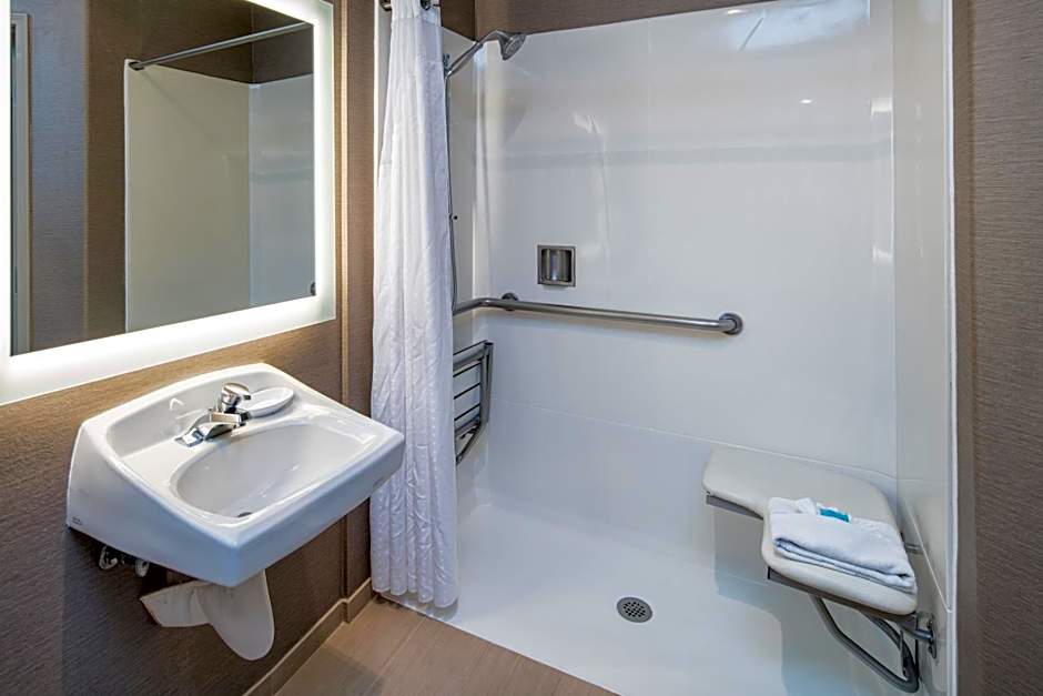 Holiday Inn Express Hotel & Suites Santa Clara By IHG