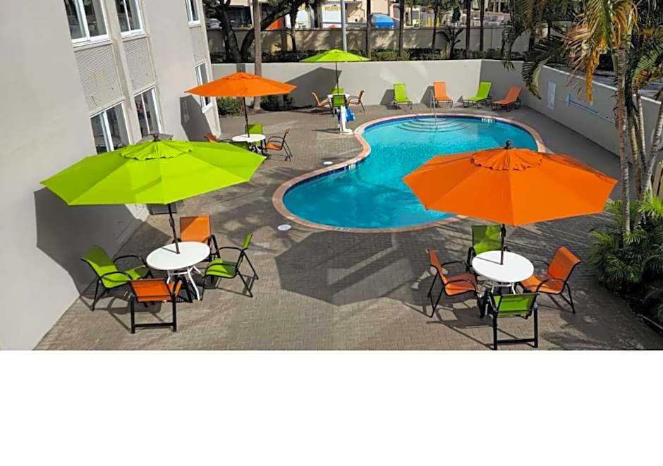 La Quinta Inn & Suites by Wyndham Deerfield Beach I-95