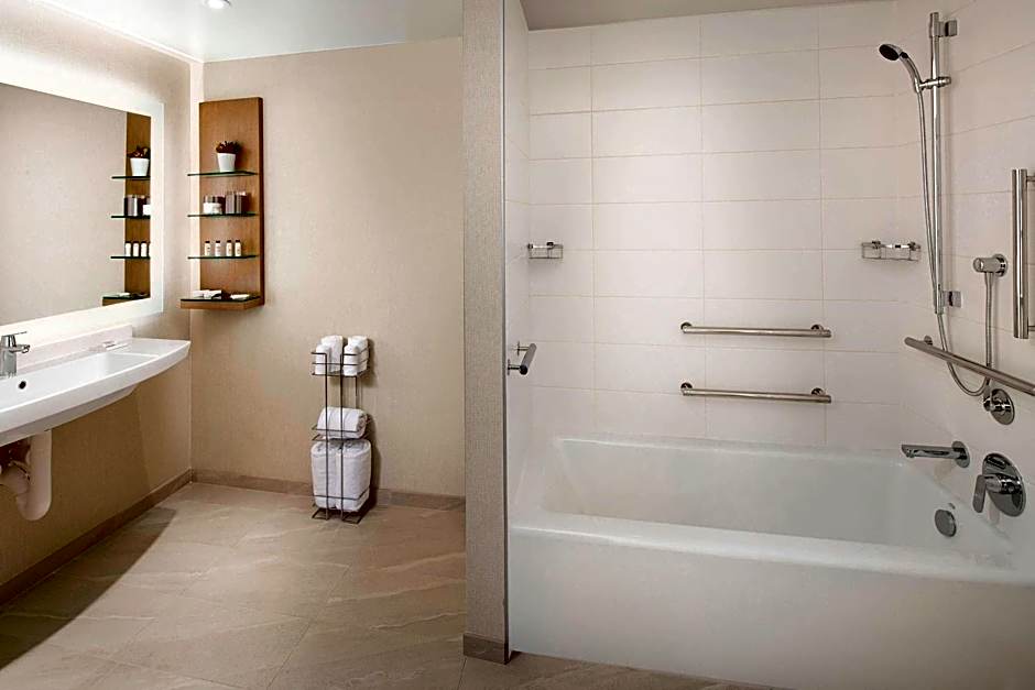 Delta Hotels by Marriott Seattle Everett