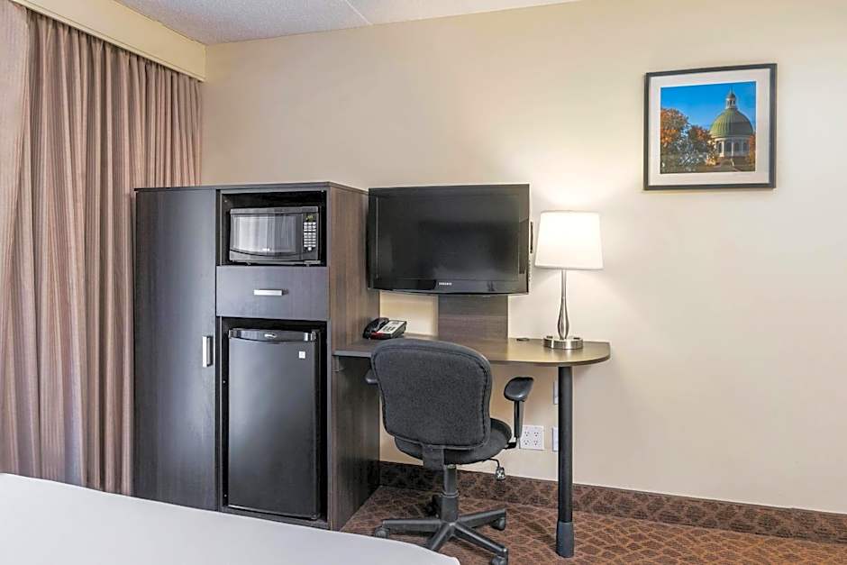 Quality Inn & Conference Centre Kingston Central