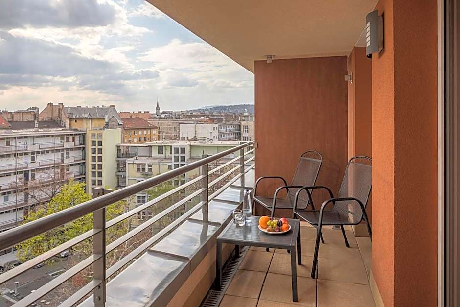 Escala Hotel & Suites