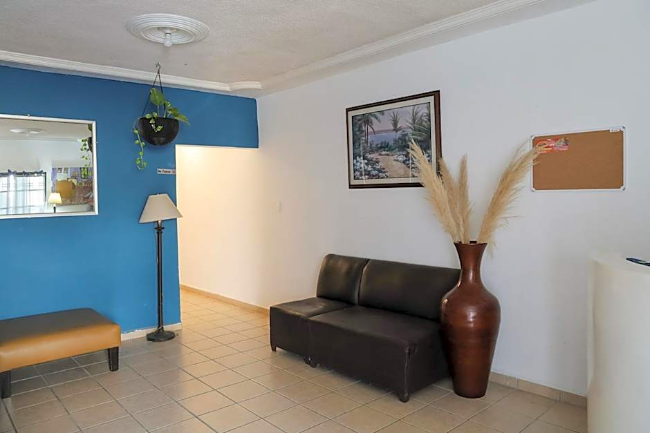 ANTIQUE Guest House Fundidora