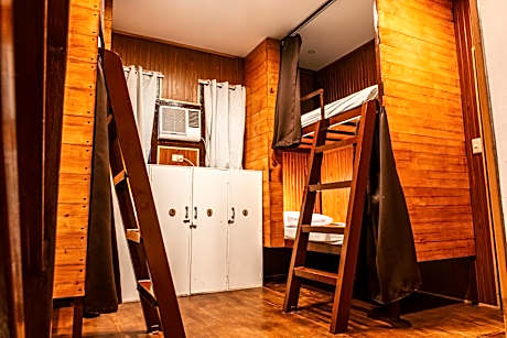 Bed in 10-Bed Mixed Dormitory Room