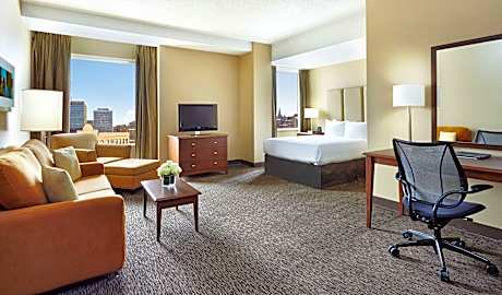 1 King Bed Club Floor