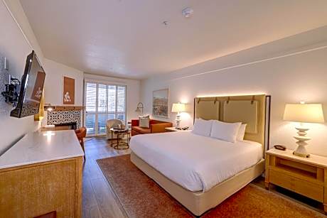 1 King Bed With Fireplace Private Balcony