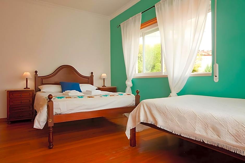 Ericeira Chill Hill Hostel & Private Rooms