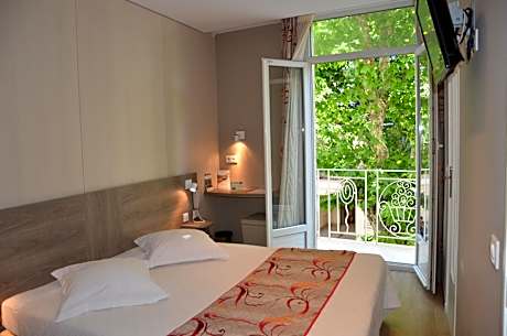 Family Room (2 Adults + 2 Children)