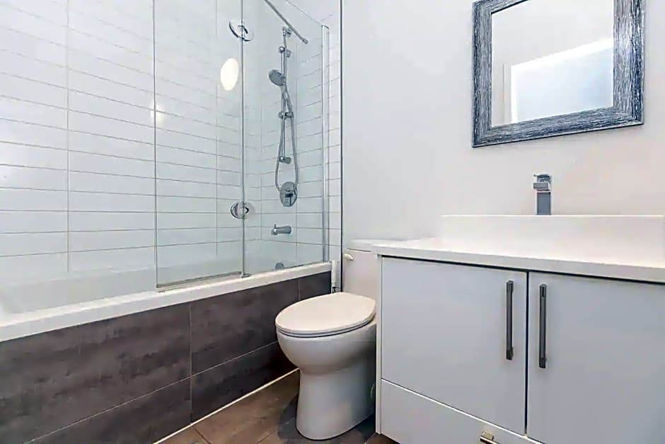 Rozenhaus Montreal Hotel