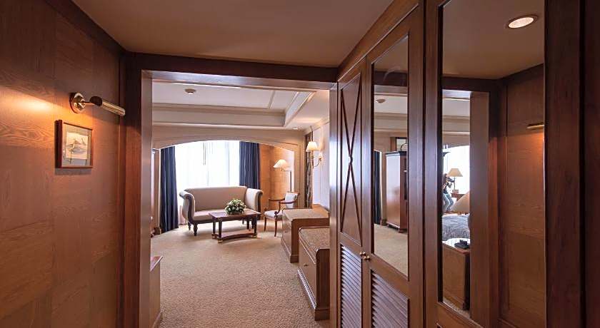 Montien Riverside Hotel