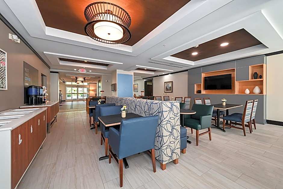 Holiday Inn Express Hotel & Suites Charlotte Southeast - Matthew By IHG