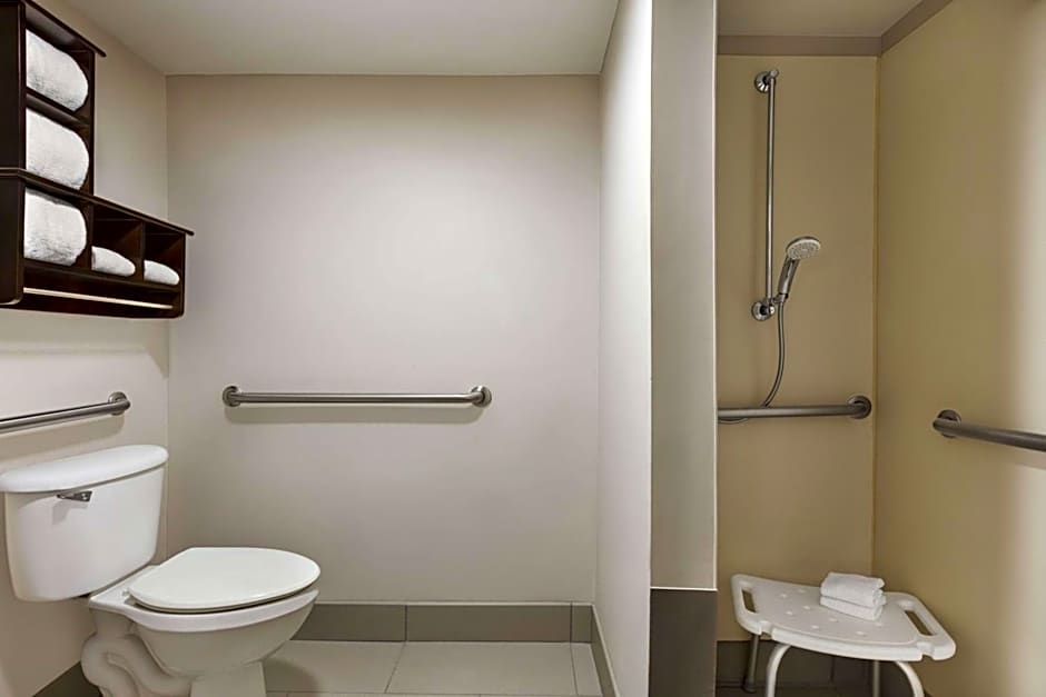 La Quinta Inn & Suites by Wyndham Newark - Elkton