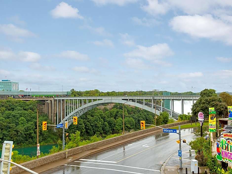 Travelodge by Wyndham Niagara Falls Fallsview