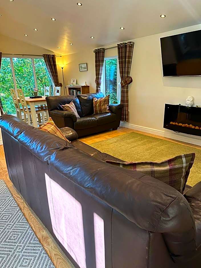 Owls House - Lodge with hot tub- Lake District