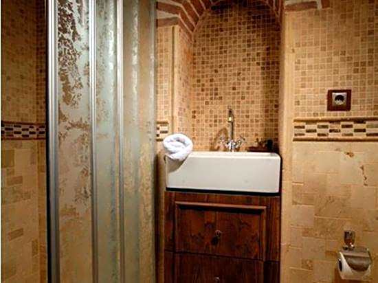 Cesme Kanuni Kervansaray Historical Hotel