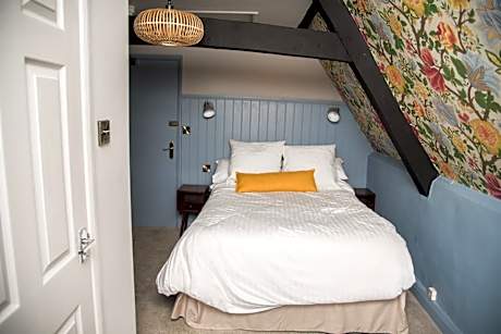 Twin Room with Shower