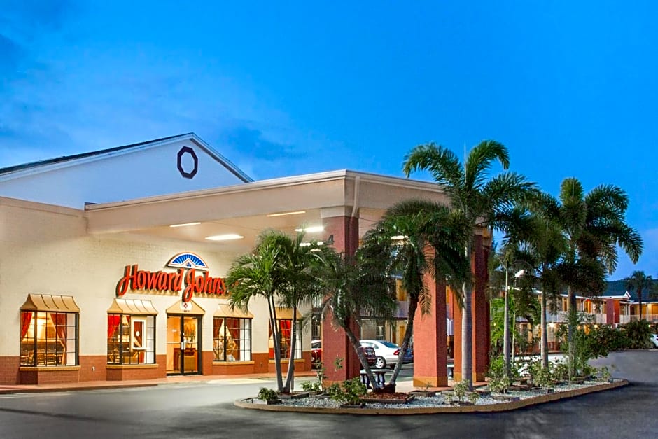 Howard Johnson by Wyndham Ft. Myers FL