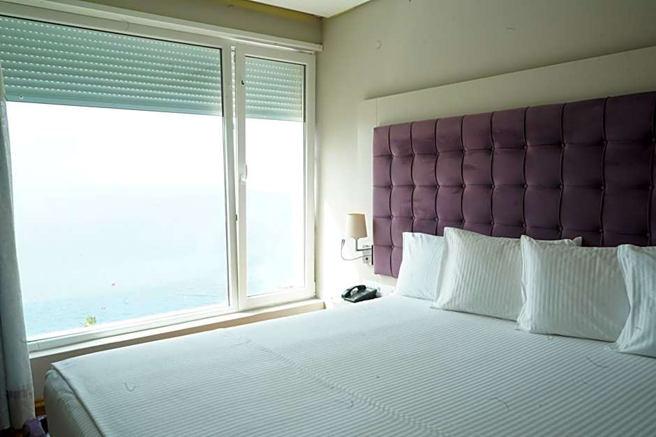 Bougainville Bay Hotel