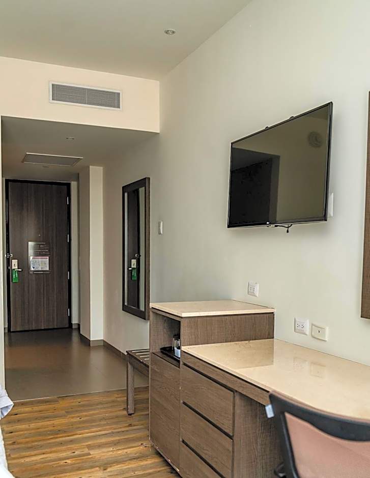 HAMPTON INN BY HILTON CELAYA