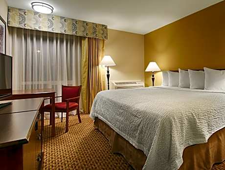 1 Queen Bed, Nonsmoking, Refrigerator